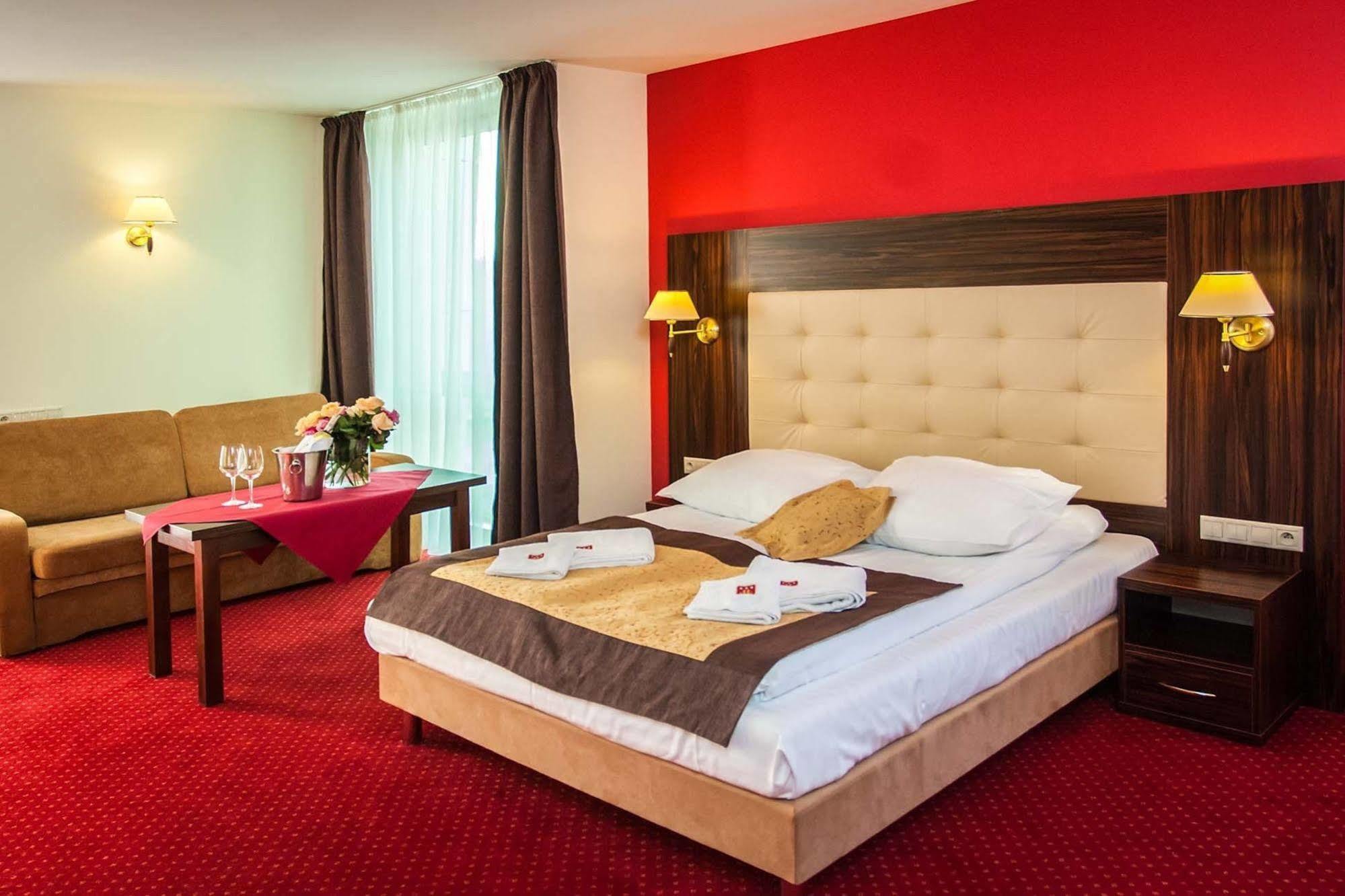 Hotel Pikul Puławy Eksteriør bilde