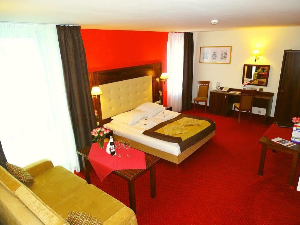 Hotel Pikul Puławy Eksteriør bilde